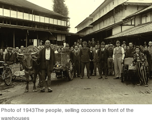 Photo of 1943The people, selling cocoons in front of the warehouses