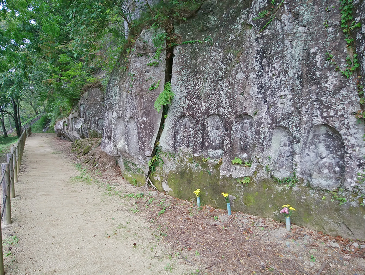 福島県矢吹町　三十三観音磨崖仏群