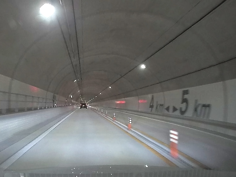 東北中央自動車道　栗子トンネル