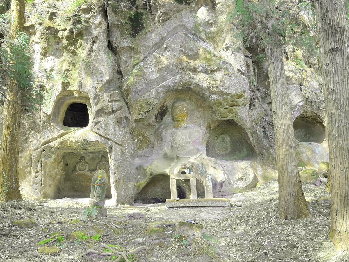 和田大仏及び横穴墓群（福島県須賀川市）